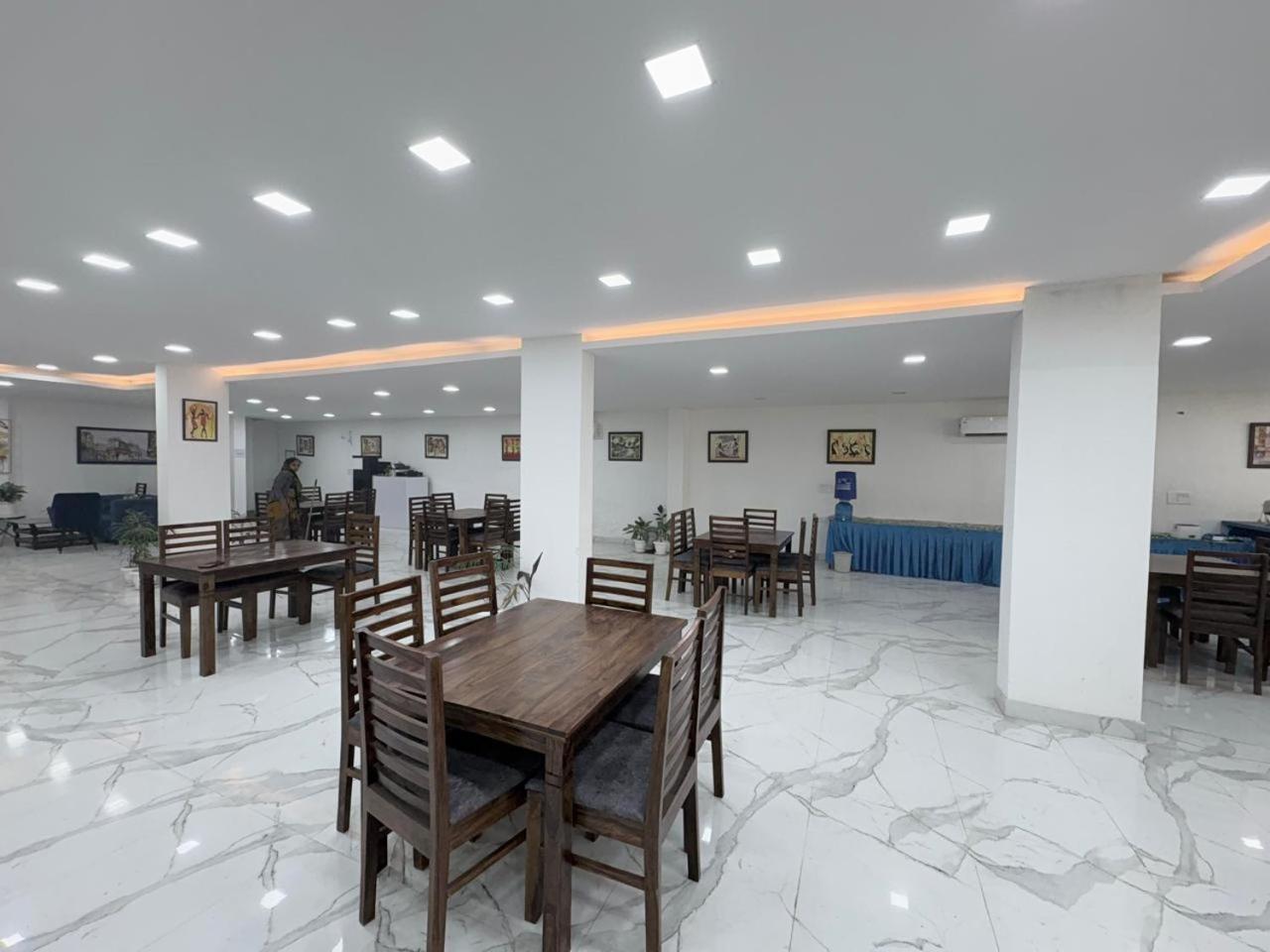 Pacific Inn Eco Central Gurgaon Exterior foto