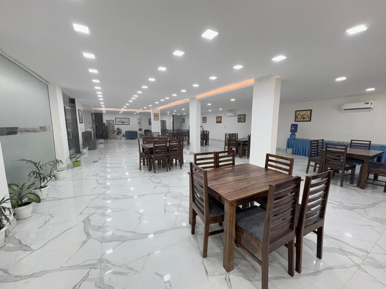 Pacific Inn Eco Central Gurgaon Exterior foto