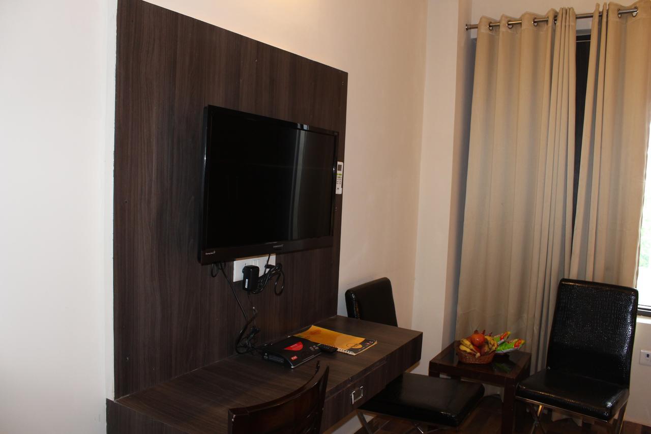 Pacific Inn Eco Central Gurgaon Exterior foto