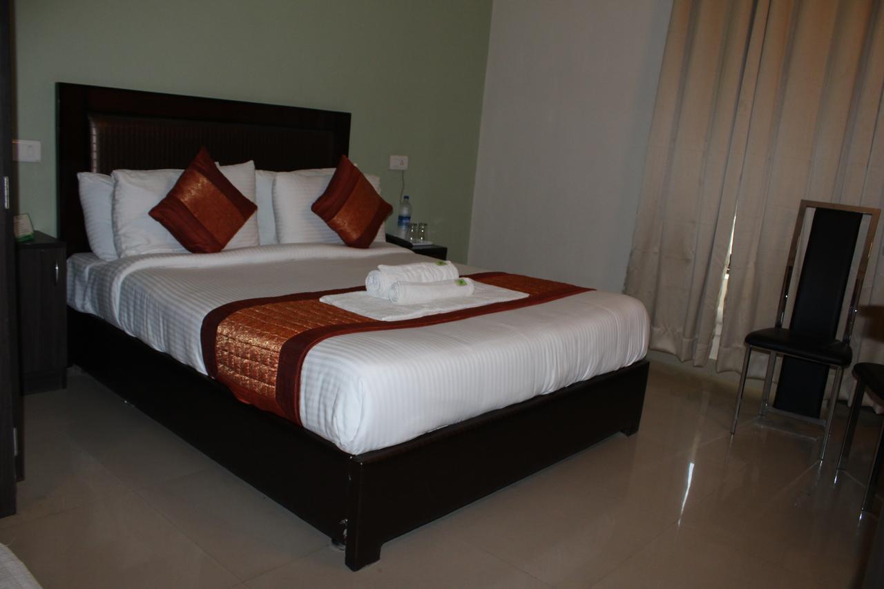 Pacific Inn Eco Central Gurgaon Exterior foto