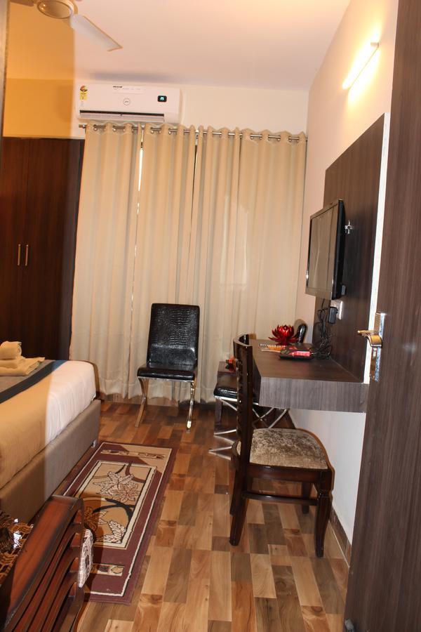 Pacific Inn Eco Central Gurgaon Exterior foto