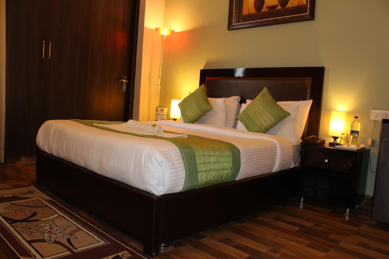 Pacific Inn Eco Central Gurgaon Exterior foto